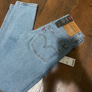 NWT‼️ Levi Wedgie Fit